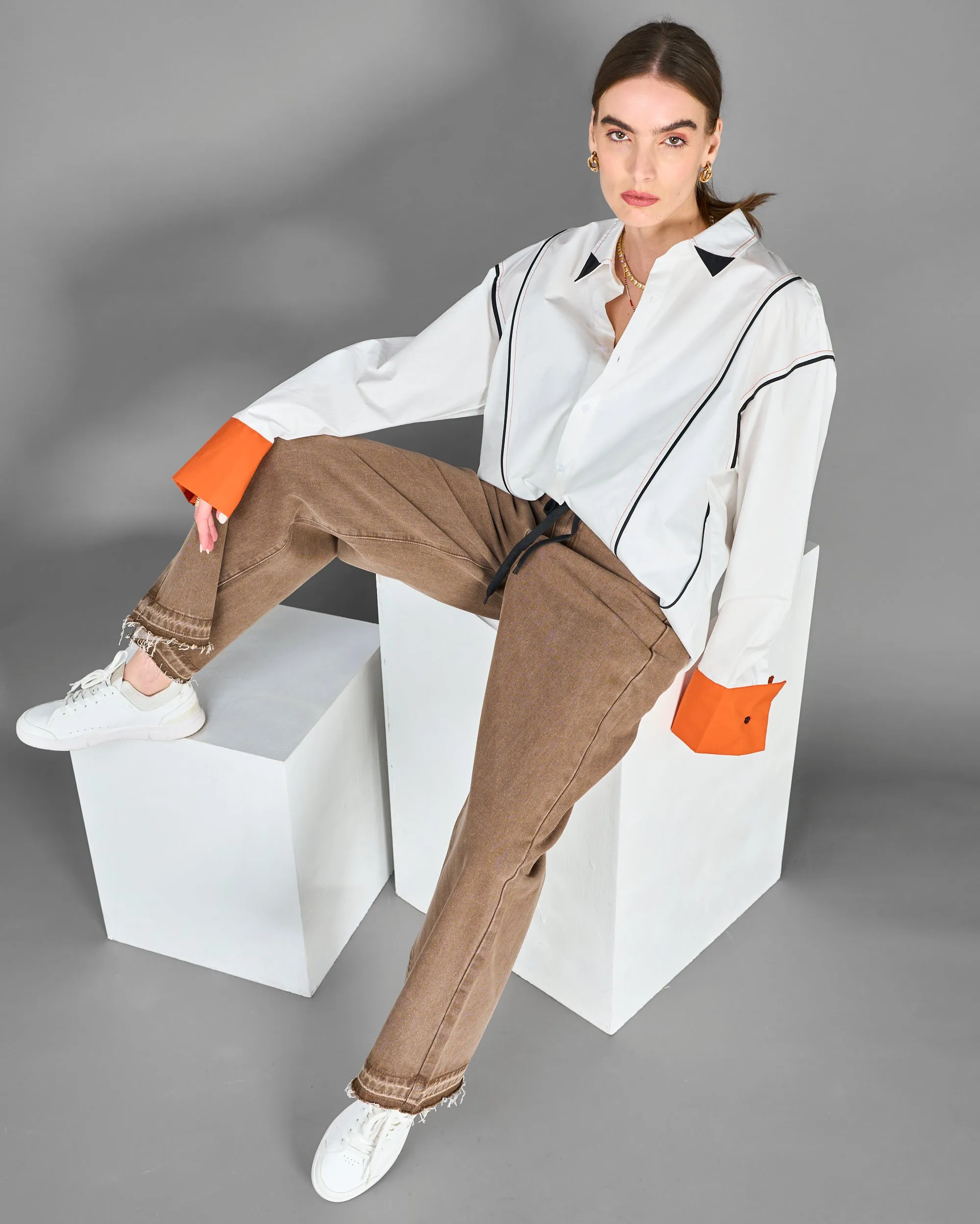 Contrast binding drop shoulder with front buttons and long sleeves shirt 4055 - قميص