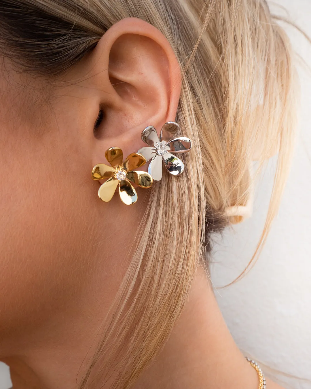 Daisy Statement Studs- Gold