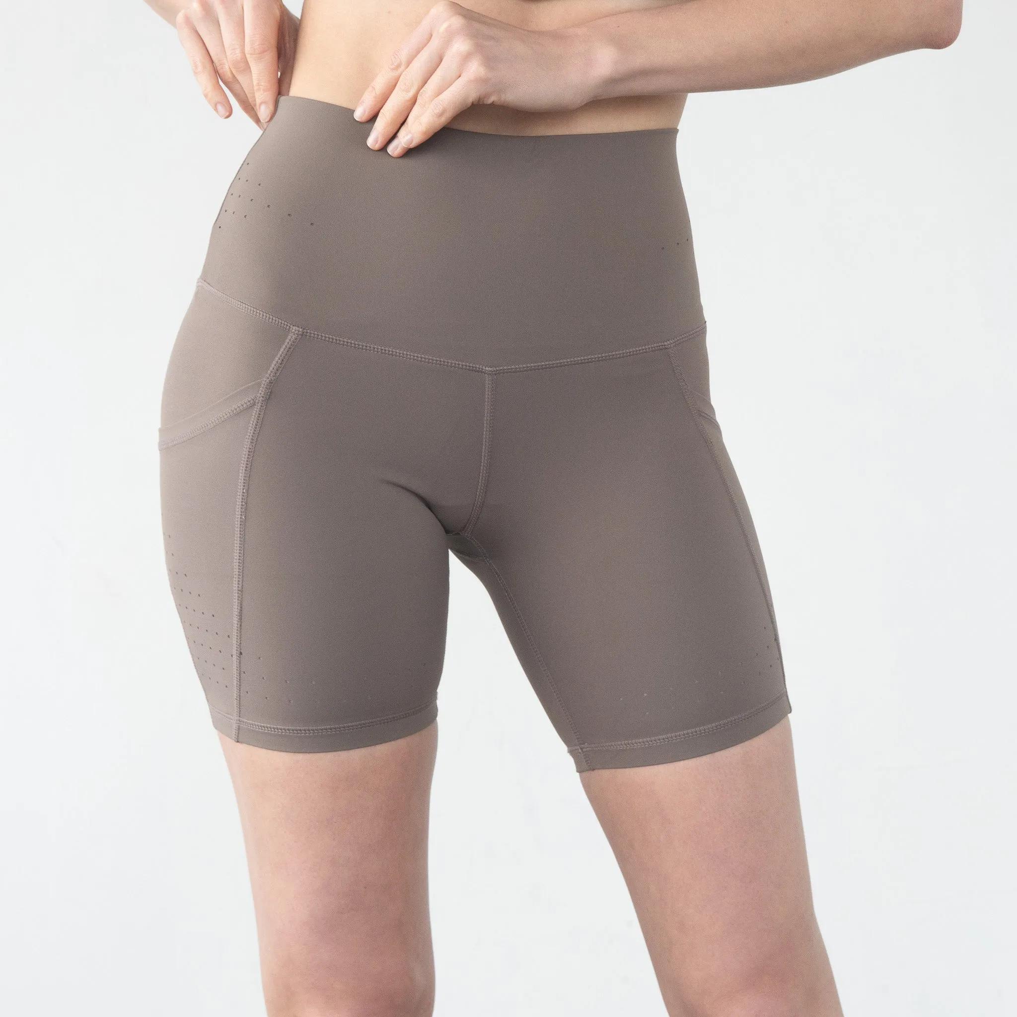 Reveal Ultra High-Rise Postpartum Compression Biker Short 7'' (NOMAD)