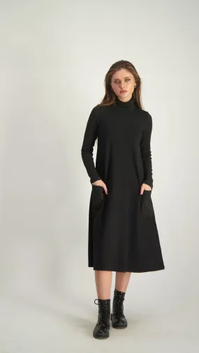 Turtleneck Pocket Dress / Black