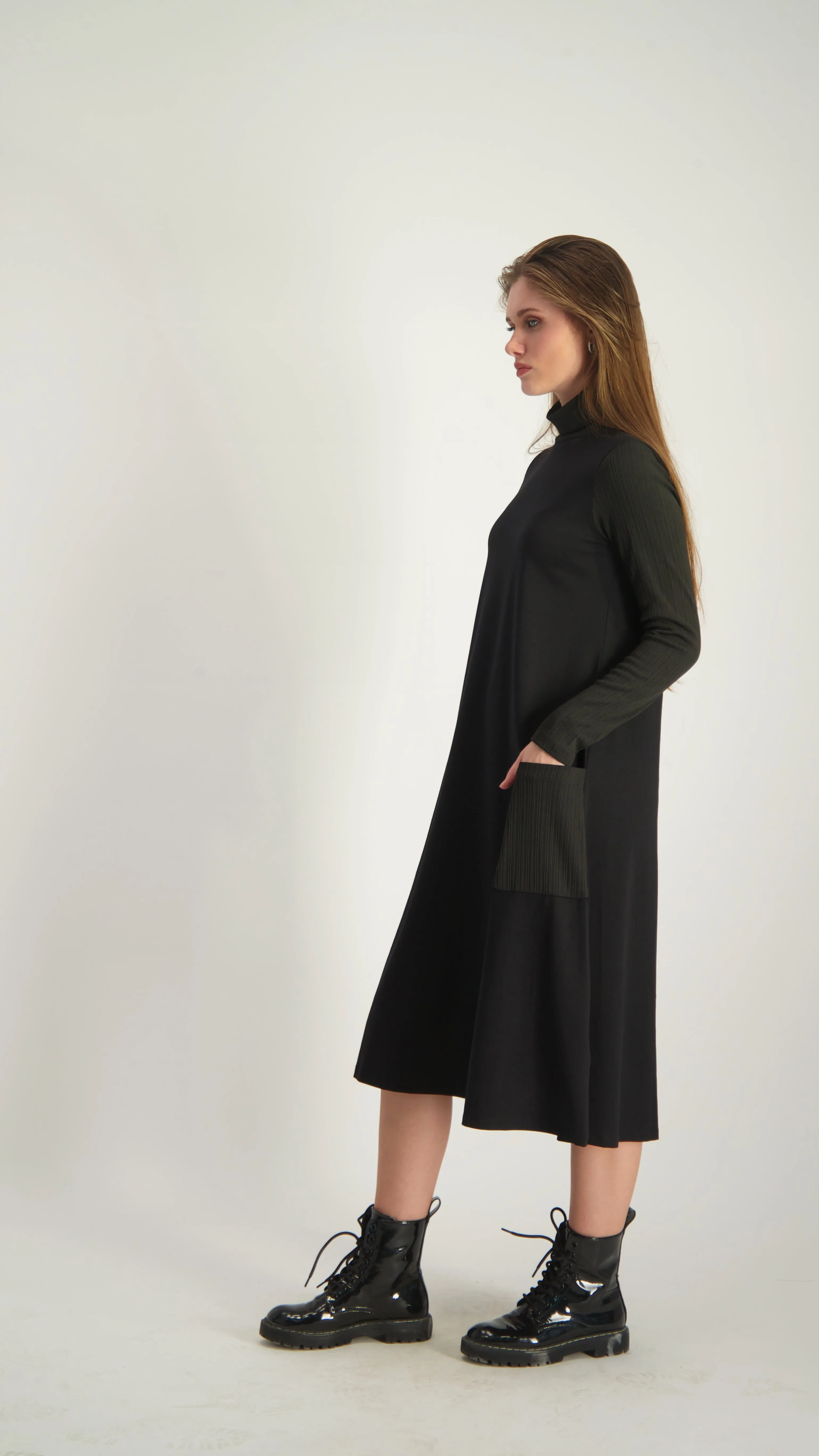 Turtleneck Pocket Dress / Black